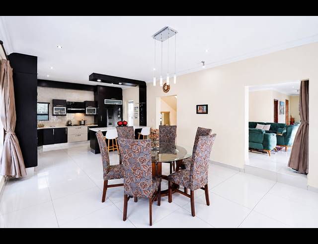 4 BEDROOM GOLF ESTATE FOR SALE IN BLUE VALLEY GOLF ESTATE